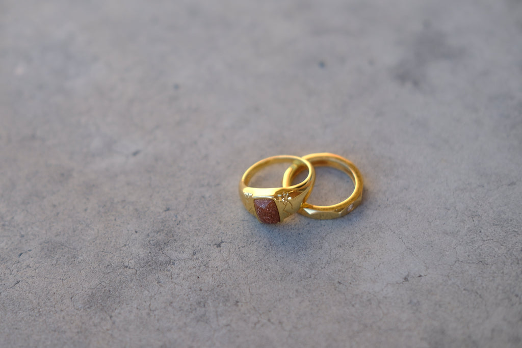 Golden Sandstone Signet